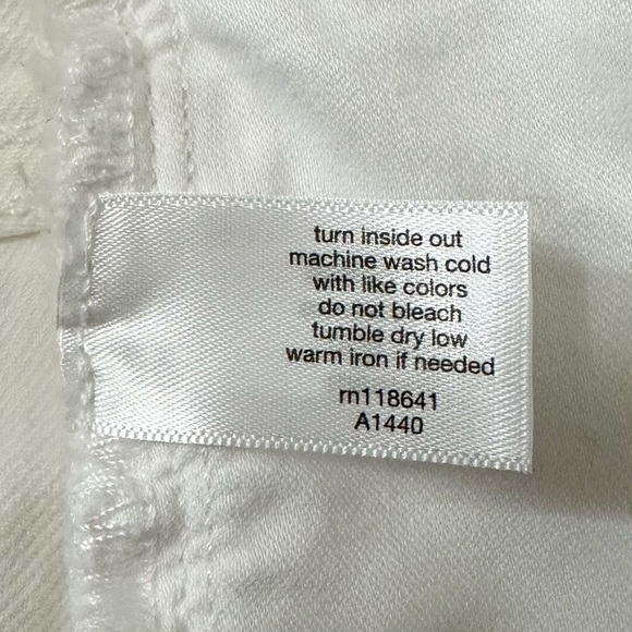 Lane Bryant Boyfriend Fit Mid-Rise White Capri Jeans, Size 18 - Picture 11 of 12